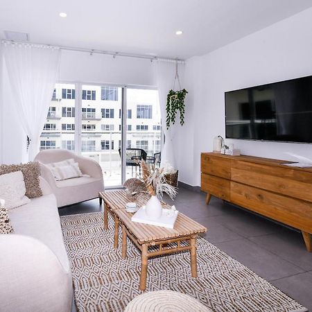 Stylish Luxury Condo, Central Location, Ocean View, Pool, Gym اورانجستاد المظهر الخارجي الصورة