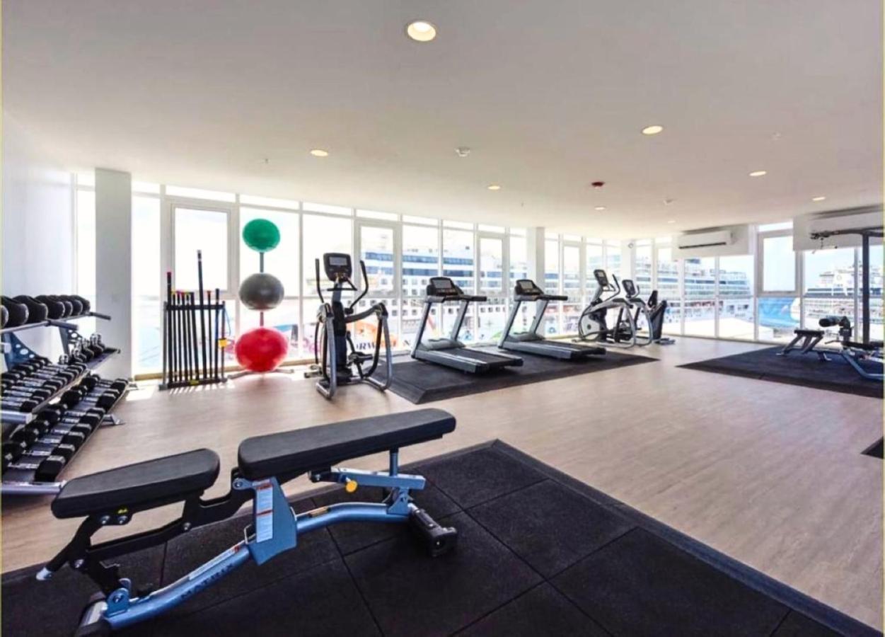 Stylish Luxury Condo, Central Location, Ocean View, Pool, Gym اورانجستاد المظهر الخارجي الصورة