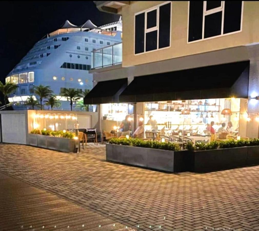 Stylish Luxury Condo, Central Location, Ocean View, Pool, Gym اورانجستاد المظهر الخارجي الصورة